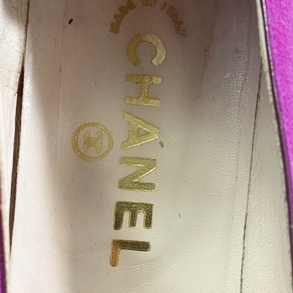 CHANEL Vintage Fuchsia Suede Flats Made in Italy Size 8.5 - Picture 7 of 9